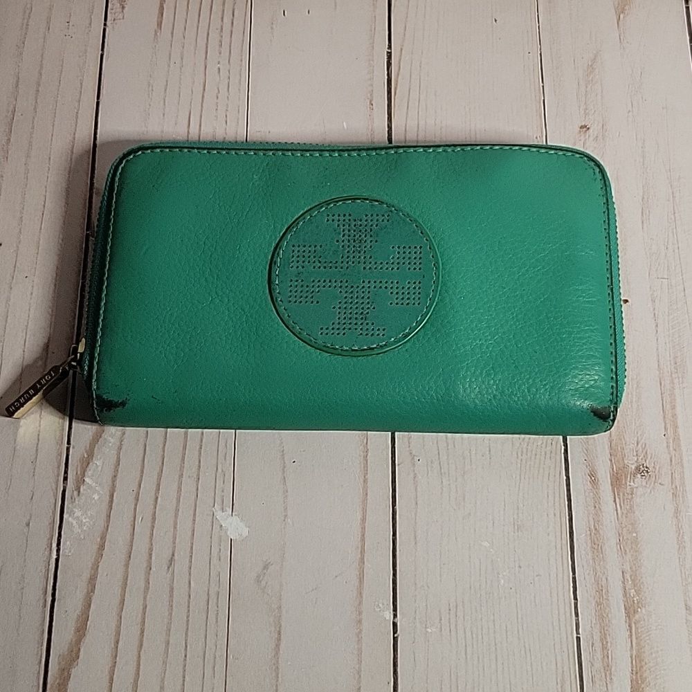 TORY BURCH Vintage Kipp Zippy Wallet Green FLAWS